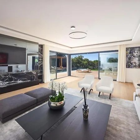 Luxury For 14 People With Private Pool Дом отдыха Сен-Тропе