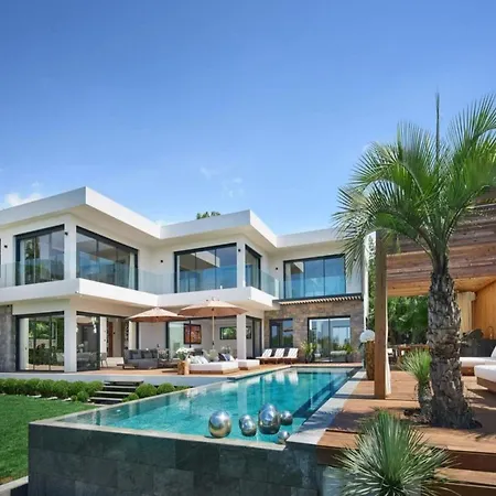 Дом отдыха Luxury For 14 People With Private Pool Сен-Тропе