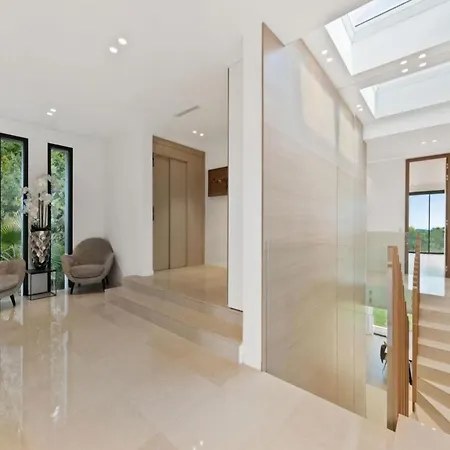 Luxury For 14 People With Private Pool Vakantiehuis *